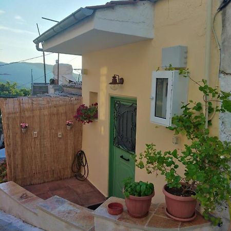 Ilianas Place Agios Matthaios  Экстерьер фото
