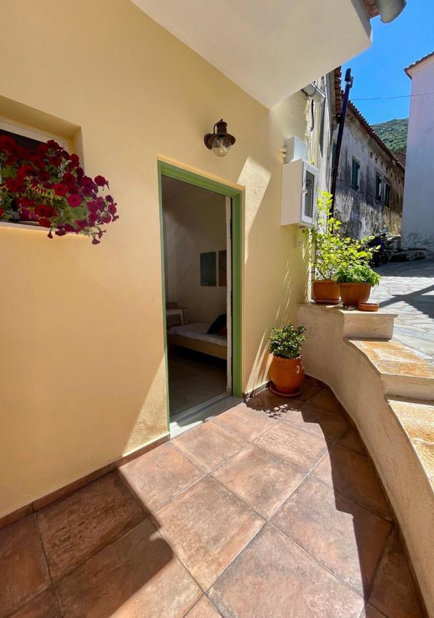Ilianas Place Agios Matthaios  Экстерьер фото
