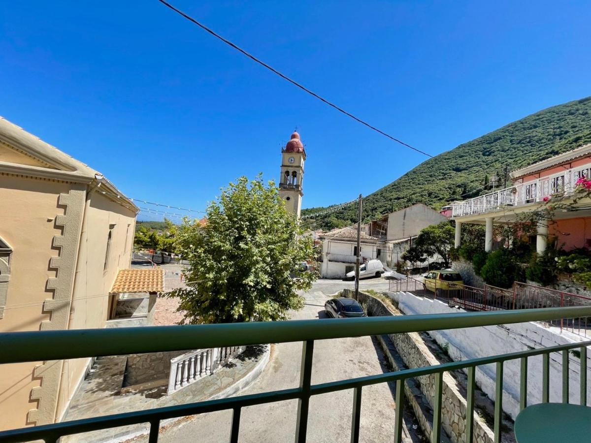 Ilianas Place Agios Matthaios  Экстерьер фото